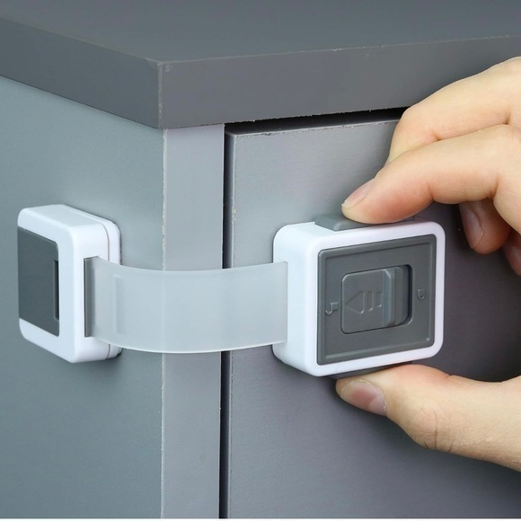 NIB Child Safety Locks 4-Pack - Picture 1 of 4